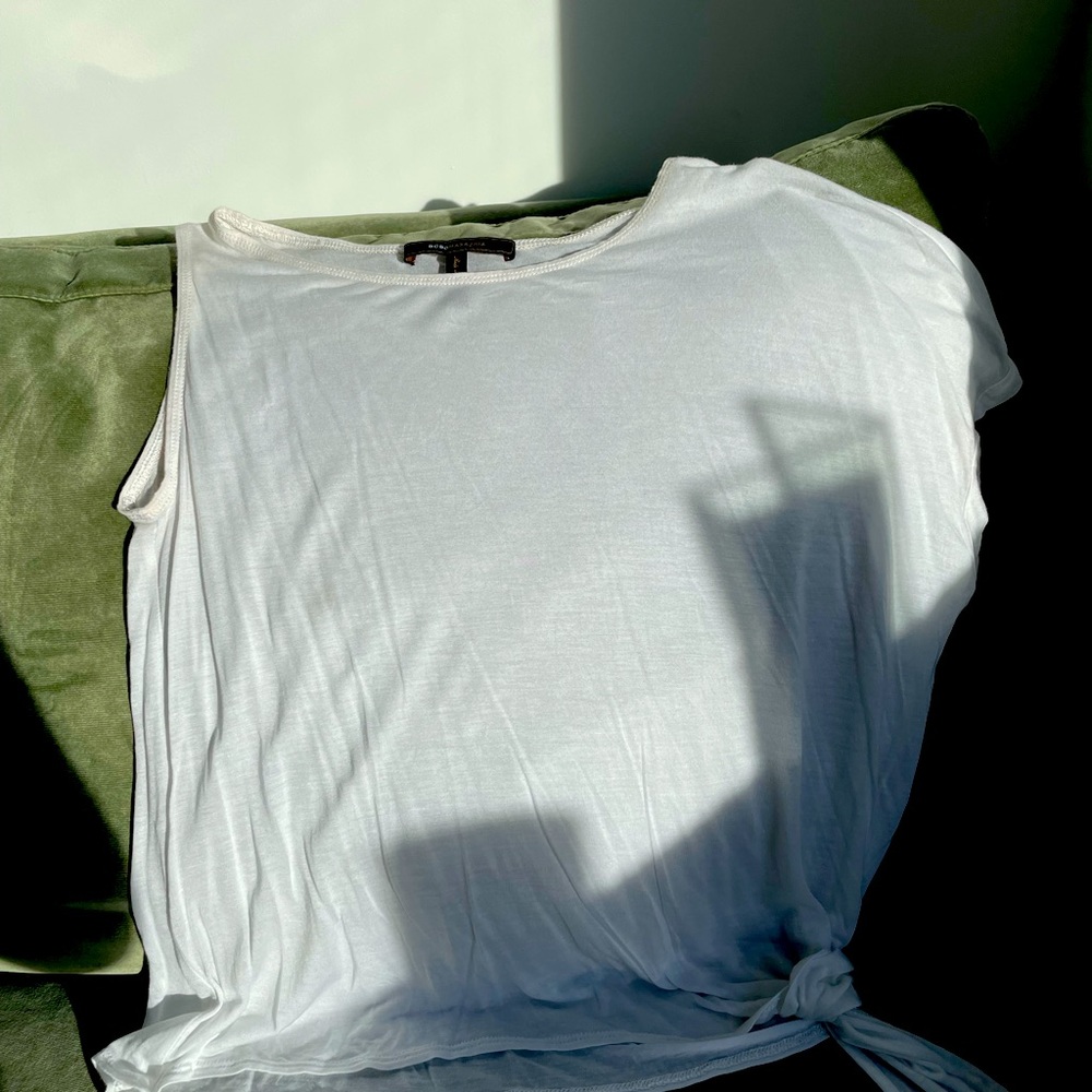 BCBG MazAzria white cotton t shirt side tie